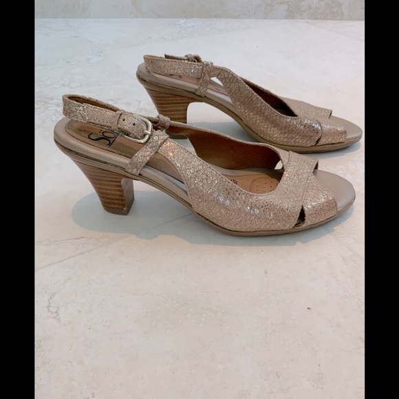Ladies Soffit Beige/Gold Sling back Shoes sz 7 - Picture 5 of 5